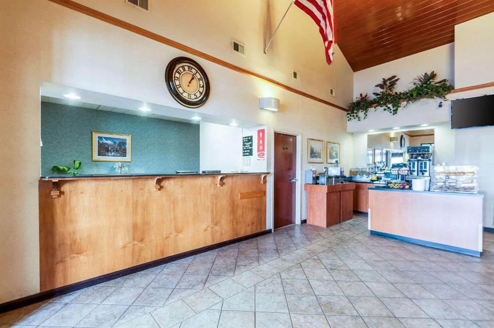 Econo Lodge Inn & Suites Middletown