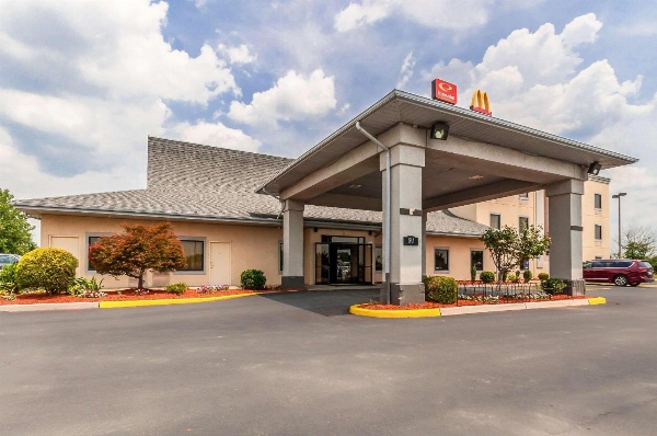 Econo Lodge Inn & Suites Middletown image 1
