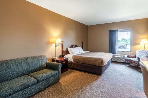 Econo Lodge Inn & Suites Middletown image 11
