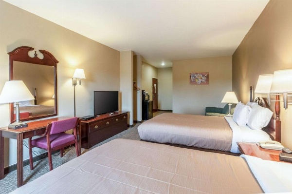 Econo Lodge Inn & Suites Middletown image 19