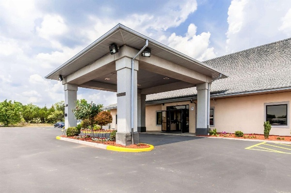Econo Lodge Inn & Suites Middletown image 2