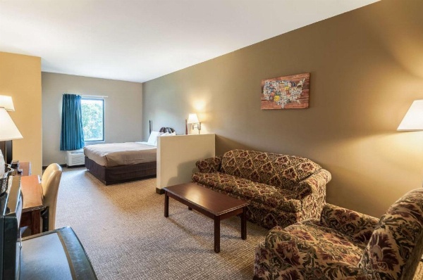 Econo Lodge Inn & Suites Middletown image 22