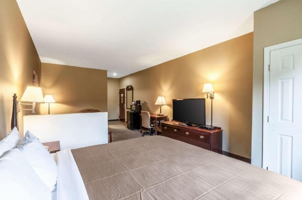 Econo Lodge Inn & Suites Middletown image 23