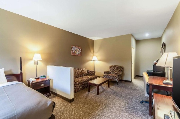Econo Lodge Inn & Suites Middletown image 24